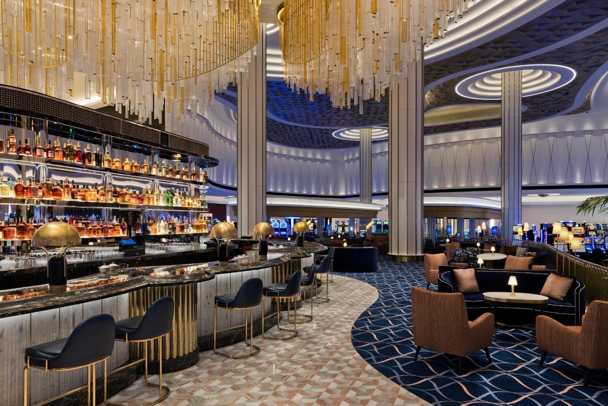 Fontainebleau Лас-Вегас Экстерьер фото The bar at the Crown Hotel