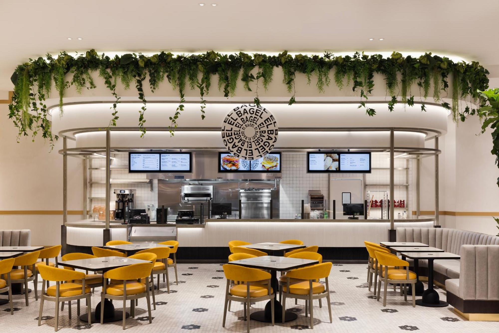 Fontainebleau Лас-Вегас Экстерьер фото Interior of a MOS Burger restaurant in Tokyo