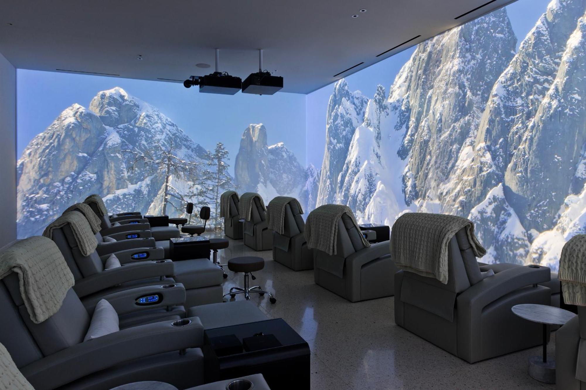 Fontainebleau Лас-Вегас Экстерьер фото The 360° theater at the Four Seasons Resort Whistler