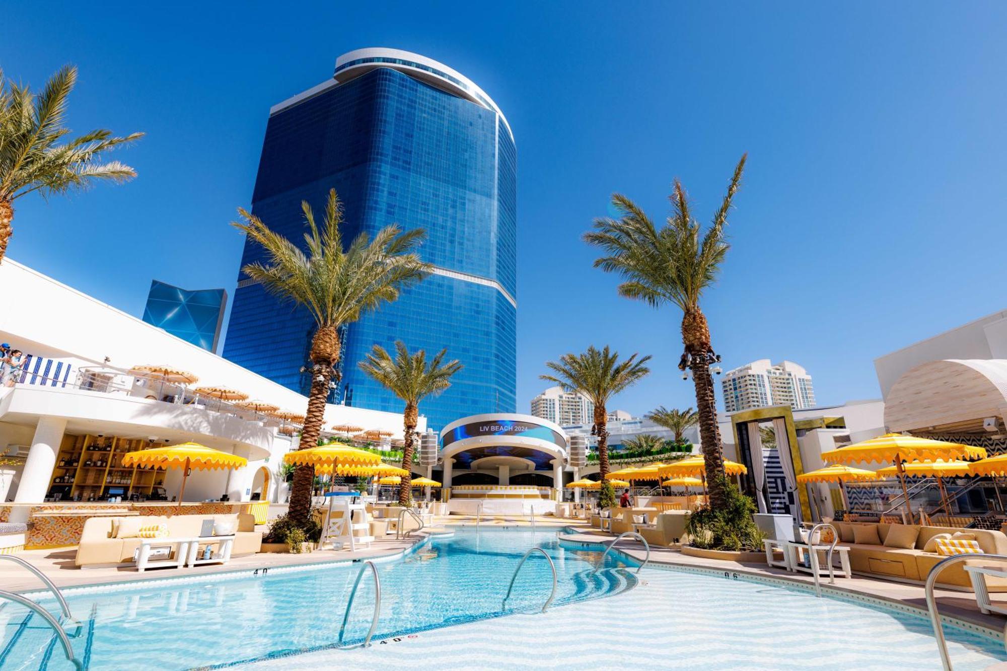 Fontainebleau Лас-Вегас Экстерьер фото The pool at the Wynn