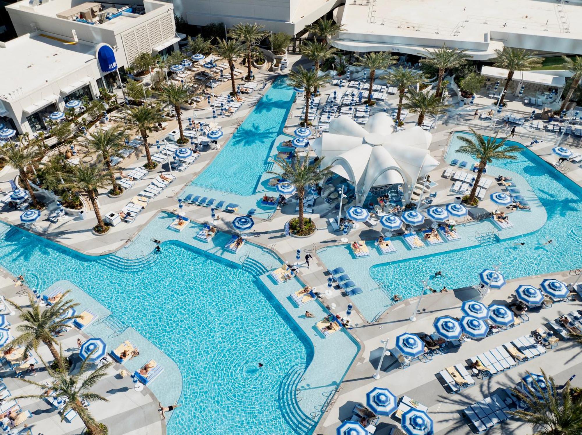 Fontainebleau Лас-Вегас Экстерьер фото The pool at the Wynn